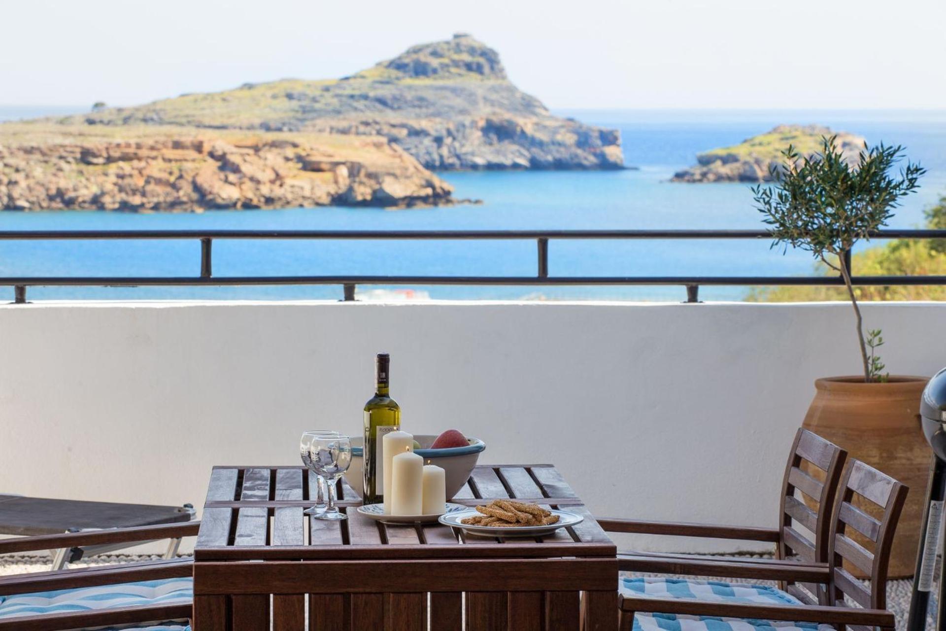 Vila Thalassa 2 Cozy Greek Comfort Private Shaded Courtyard Outdoor Dining Bbq Steps From Líndos
